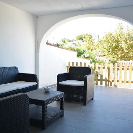 Lovely Bungalow For Four Close To Beach And City In Torrevieja Kültér fotó