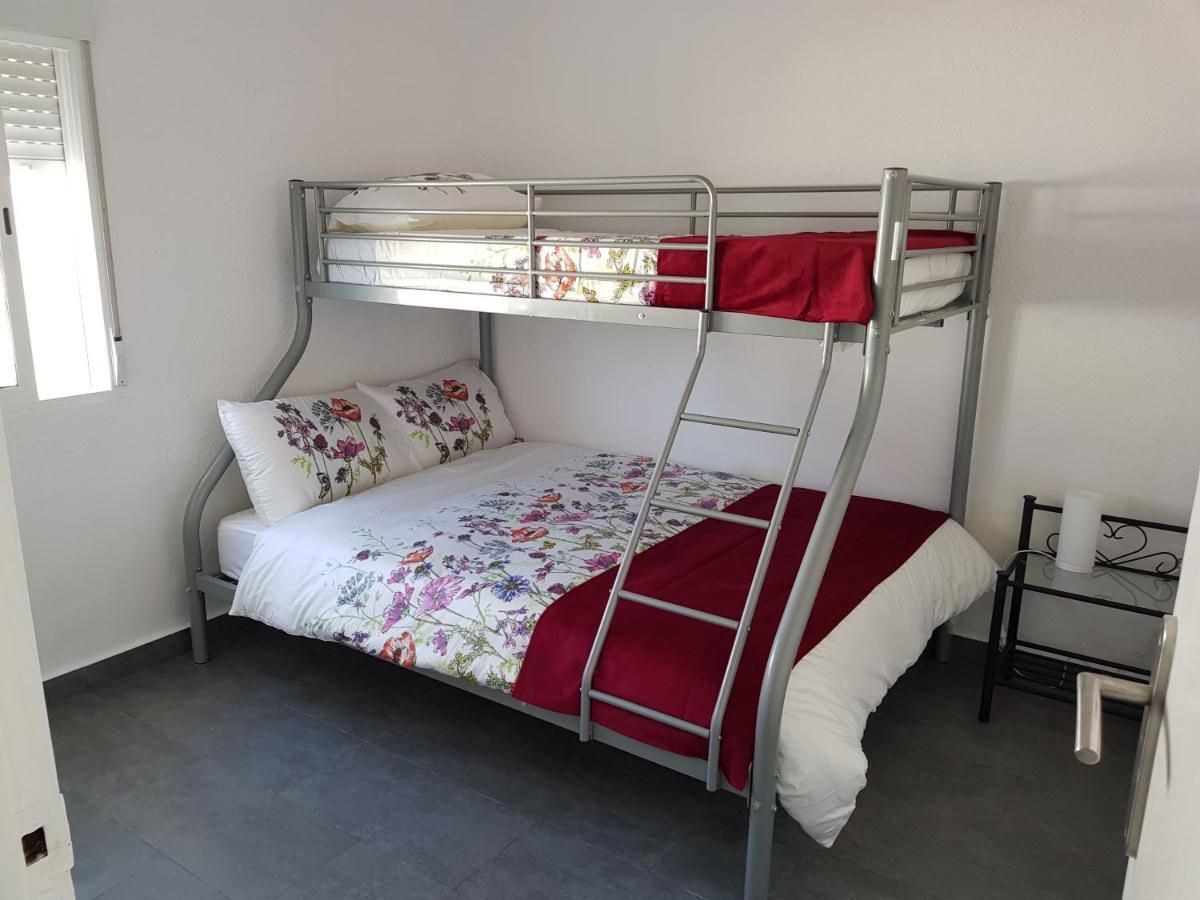 Lovely Bungalow For Four Close To Beach And City In Torrevieja Kültér fotó