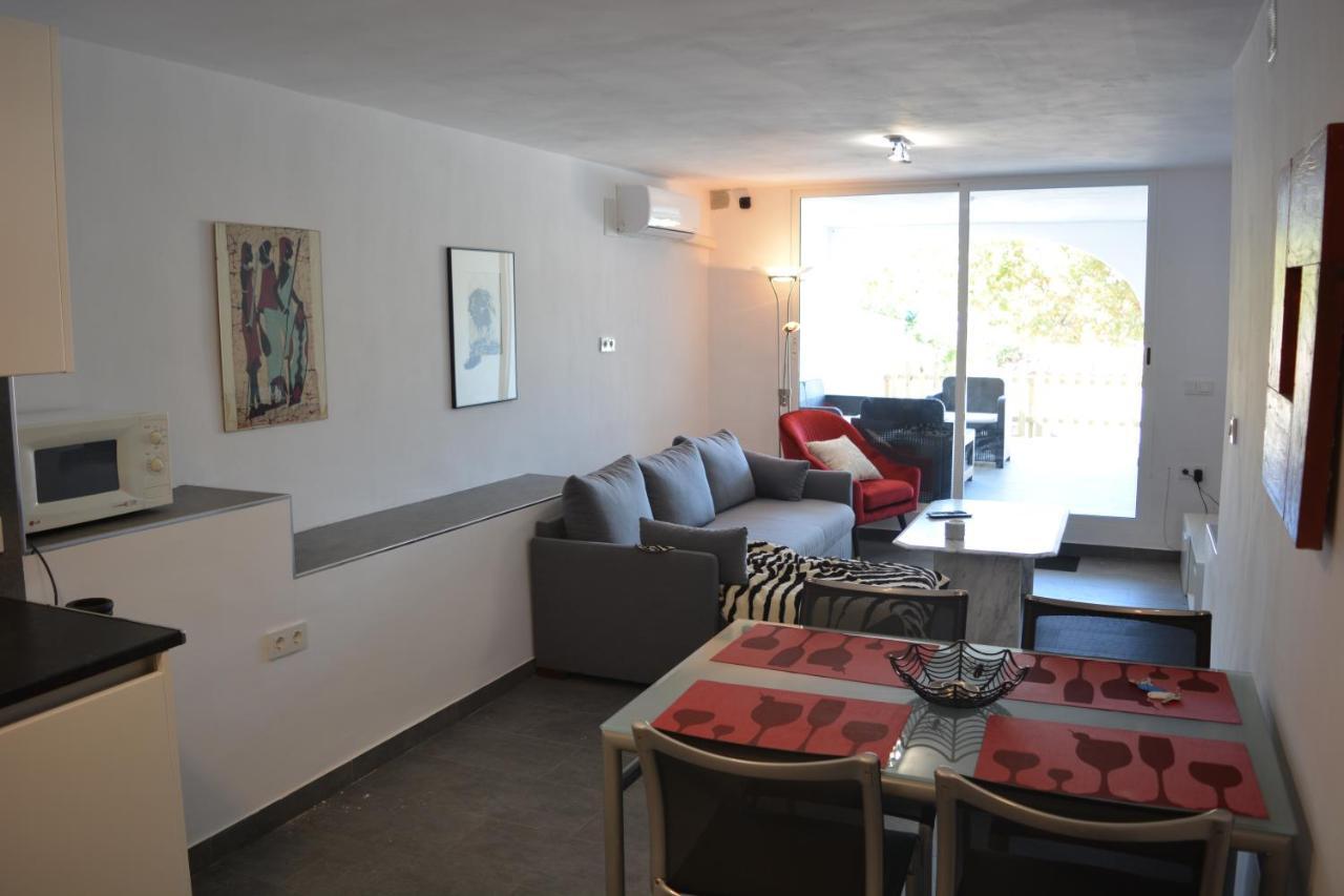 Lovely Bungalow For Four Close To Beach And City In Torrevieja Kültér fotó