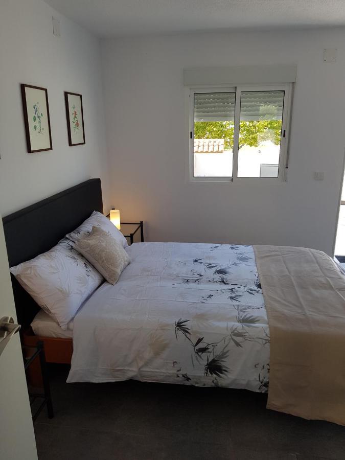 Lovely Bungalow For Four Close To Beach And City In Torrevieja Kültér fotó