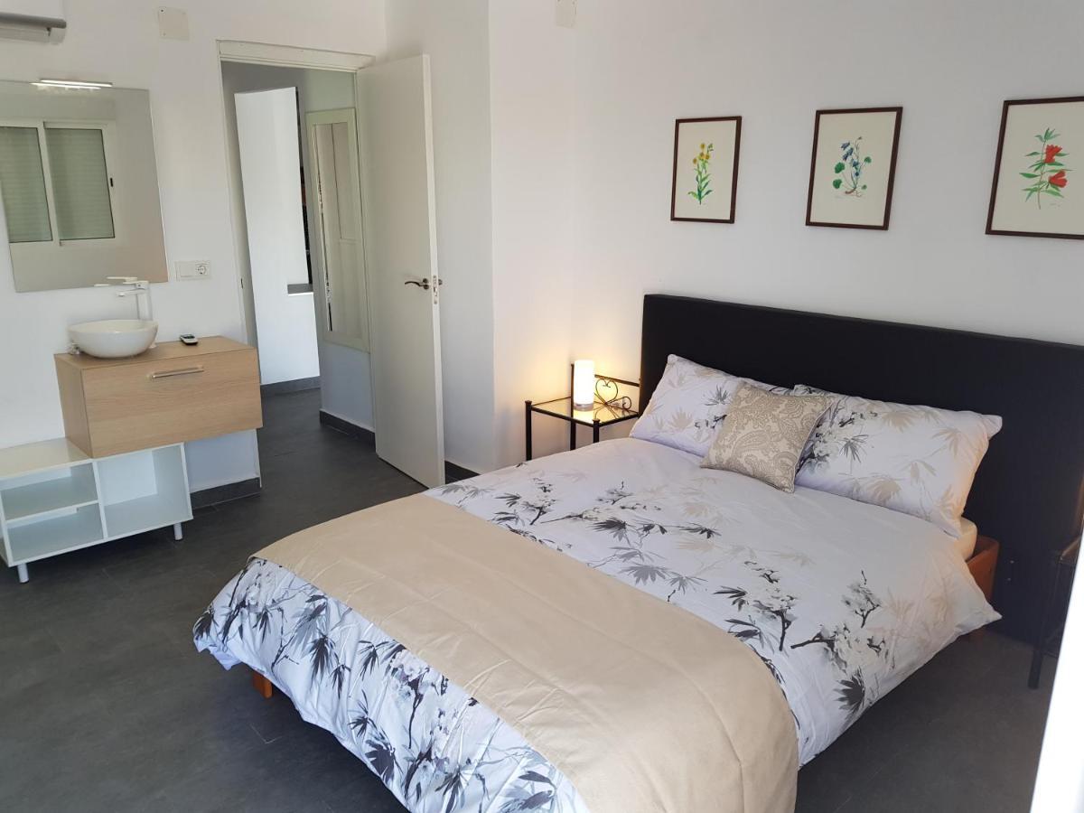 Lovely Bungalow For Four Close To Beach And City In Torrevieja Kültér fotó