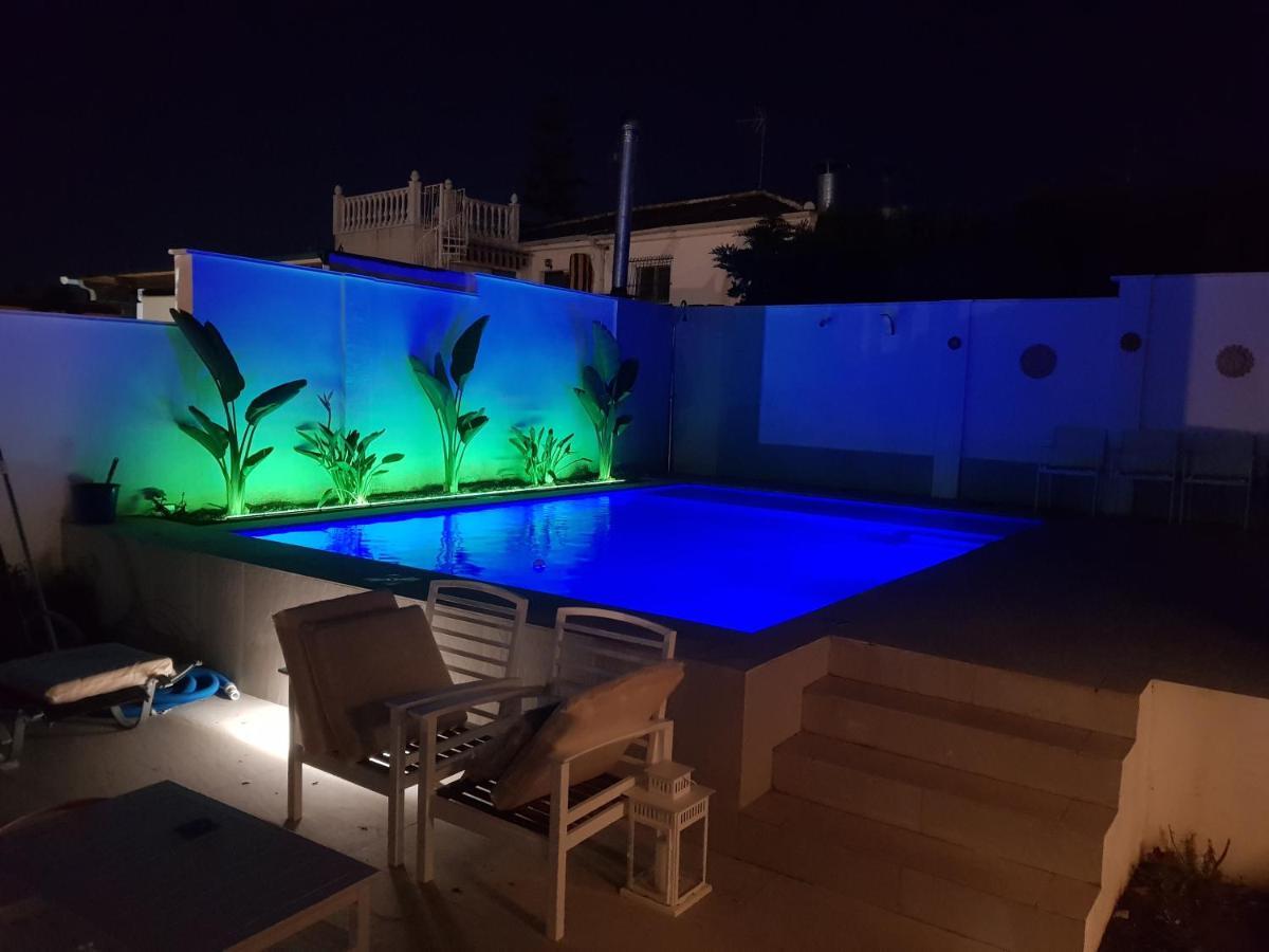 Lovely Bungalow For Four Close To Beach And City In Torrevieja Kültér fotó